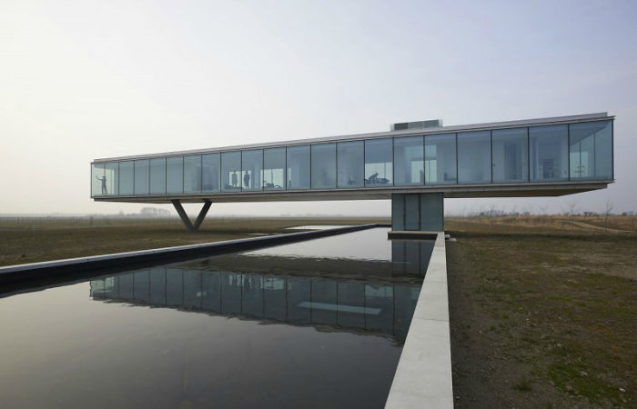 10 Amazing Cantilevered House Designs 10 Amazing Cantilevered House Designs