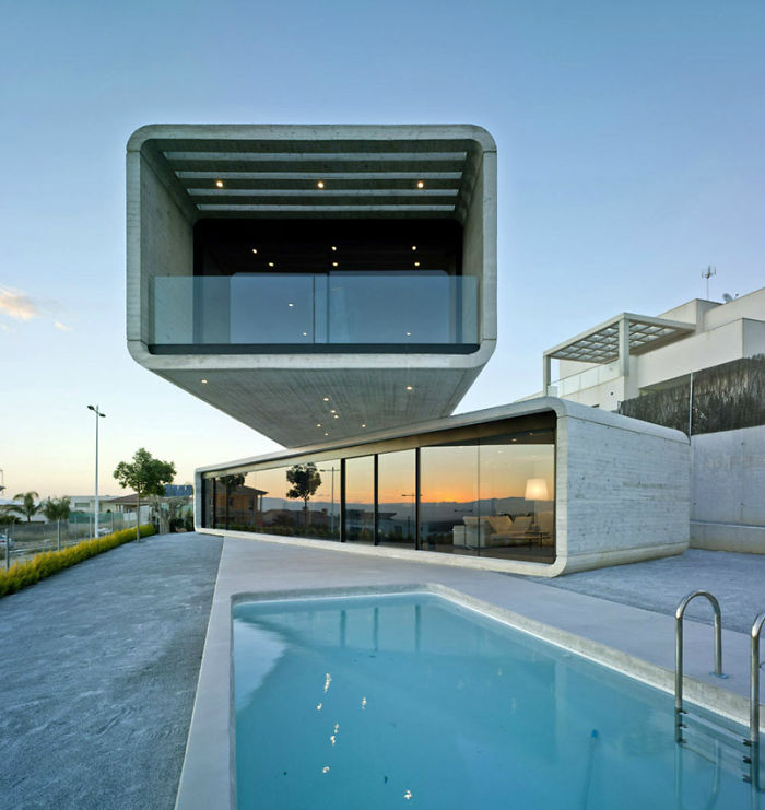10 Amazing Cantilevered House Designs 10 Amazing Cantilevered House Designs