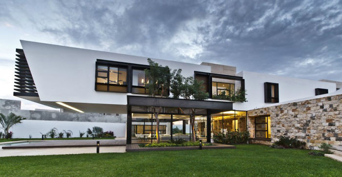 10 Amazing Cantilevered House Designs 10 Amazing Cantilevered House Designs