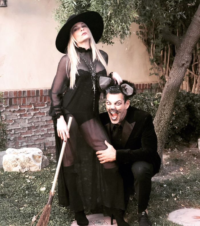 Leann Rimes As Witch With A Black Cat