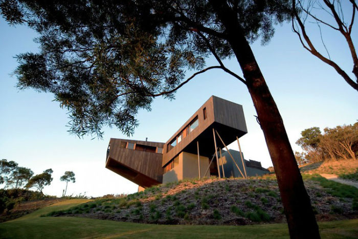 10 Amazing Cantilevered House Designs 10 Amazing Cantilevered House Designs