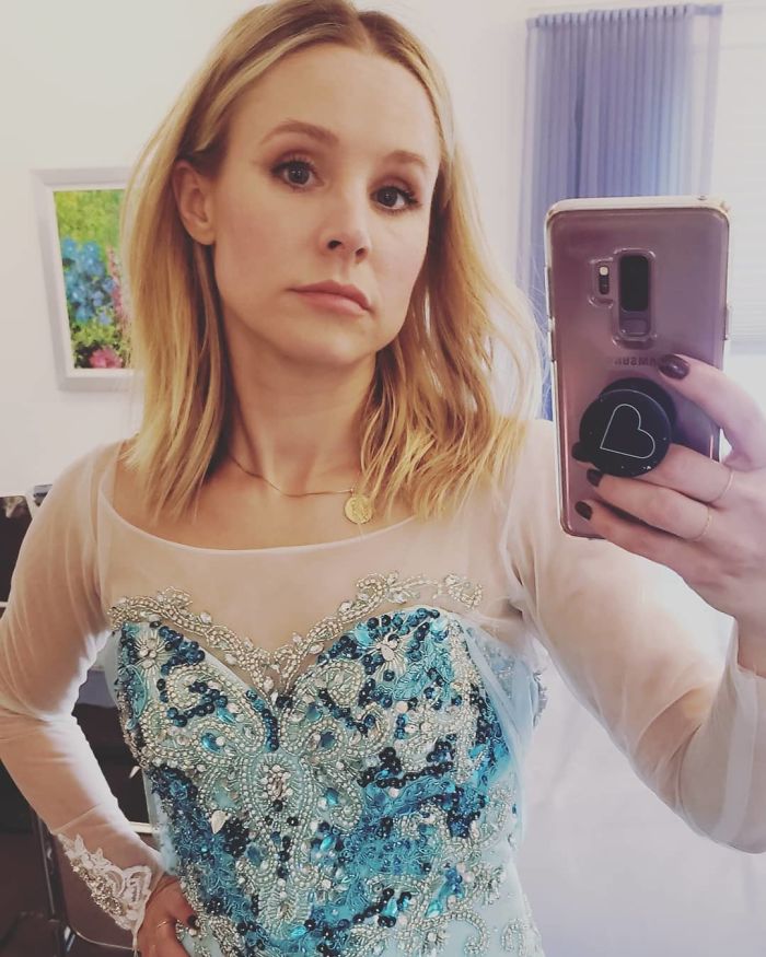 Kristen Bell As Elsa From Frozen Second Year In A Row Because Her Daughter Wanted Her To Match Again
