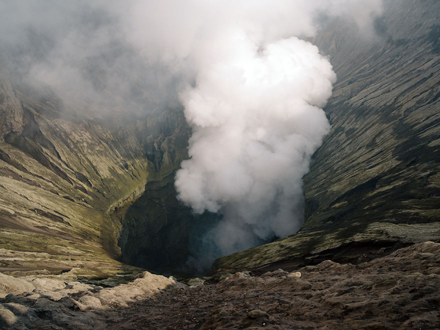 I Photographed A Volcano In Indonesia And It Looks Like Another Planet