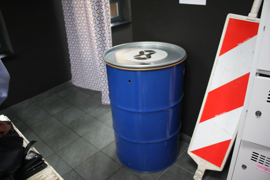 I Went To Poland And Spent A Night In A Hostel Which Has A Trash Room! Would You Stay Here? I Went To Poland And Spent A Night In A Hostel Which Has A Trash Room! Would You Stay Here?