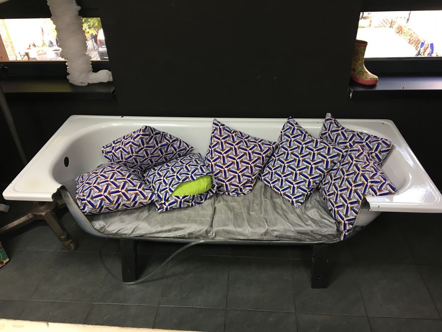 I Went To Poland And Spent A Night In A Hostel Which Has A Trash Room! Would You Stay Here? I Went To Poland And Spent A Night In A Hostel Which Has A Trash Room! Would You Stay Here?
