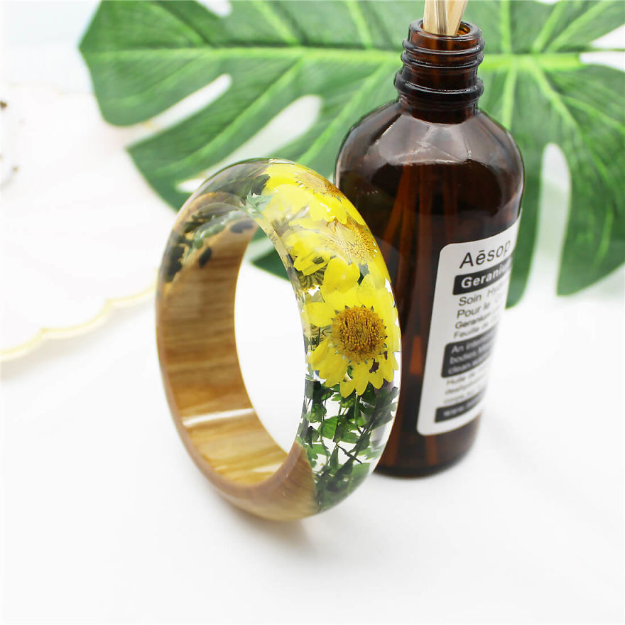 Resin Jewelry With Real Flowers To Decorate Your Life
