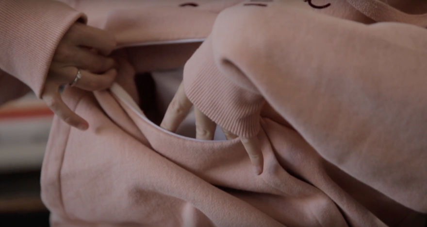 The Motherhoodie Is The Perfect Hoodie For All (Breastfeeding) Moms The Motherhoodie Is The Perfect Hoodie For All (Breastfeeding) Moms
