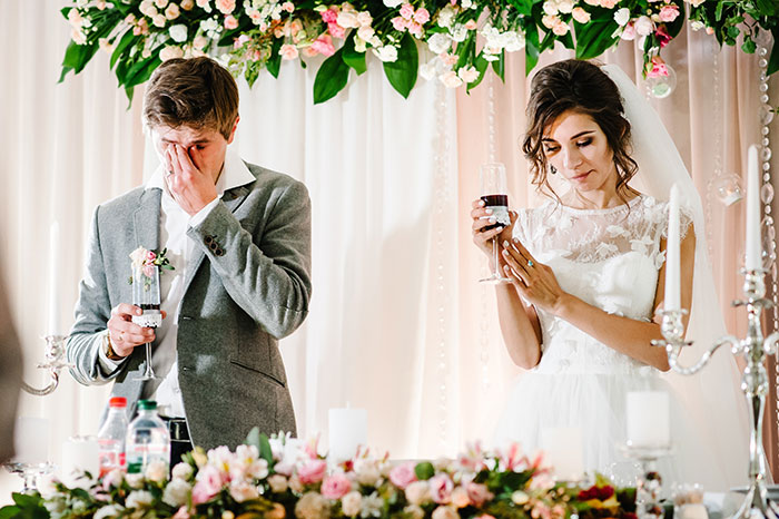 Woman Receives Screenshots Of Fiancé's Affair Texts Just Before Wedding, Reads Them Out Instead Of Vows