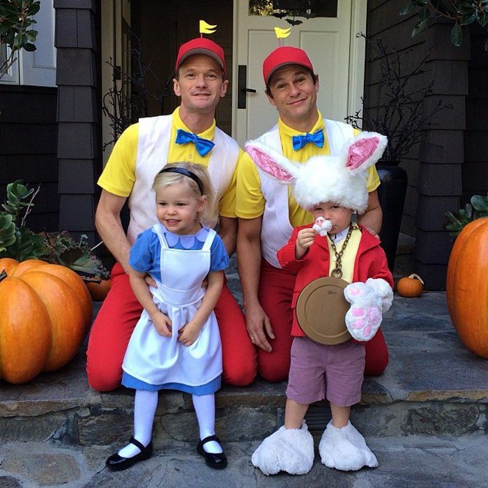 Since 2011 Neil Patrick Harris Shows His Family’s Halloween Costumes And This Year They Went All Out