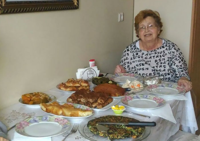 My Grandma Shows Off With Her Preparations For Guests. Exactly 9 Minutes Before We Called An Ambulance
