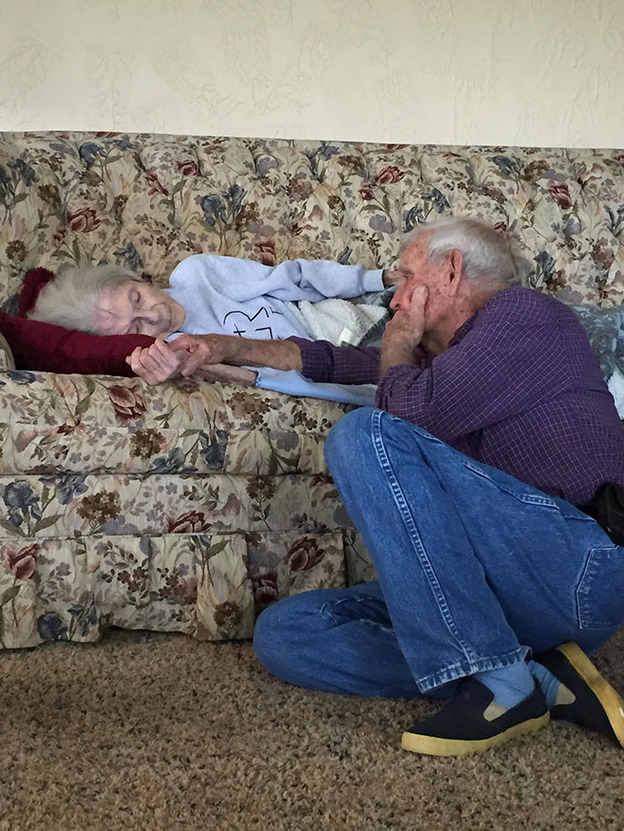 Tras 69 años de matrimonio, mi abuelo estuvo con ella hasta su último aliento.