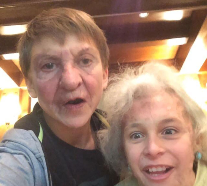 La última foto con mi abuela fue este divertido cambio de cara