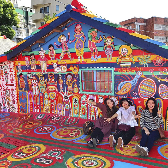  96-Year-Old Taiwanese Man Saves His Village From Demolition By Turning It Into A "Rainbow Village"