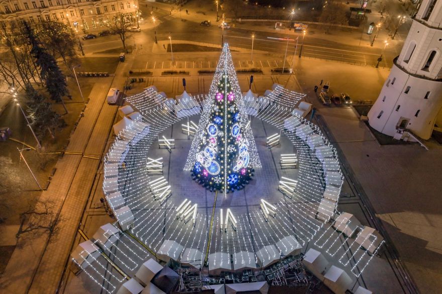Spectacular Christmas Tree Illuminated With 5 Km Of Lighting Announces The Holiday Season In Vilnius
