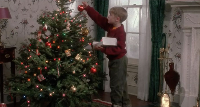 Somebody Compares 'Home Alone' 1990 Vs 2018 Ad Side By Side, And People Notice Macaulay Culkin Looks Healthy