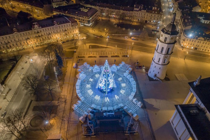Spectacular Christmas Tree Illuminated With 5 Km Of Lighting Announces The Holiday Season In Vilnius