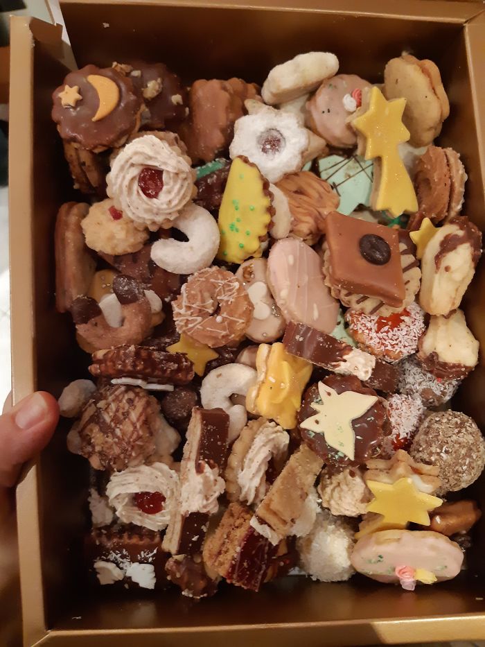 My 88-Year-Old Grandma Bakes More Than 30 Kg Of Cookies Each December. She Donates The Most Of Them To The Christmas Market From The Local Disability Home