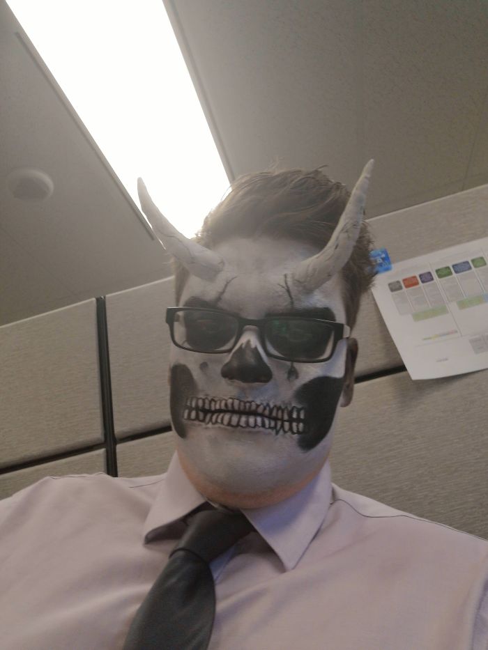 I Work In An Office And They Told People To Dress Up. I'm The Only One Dressed Up...