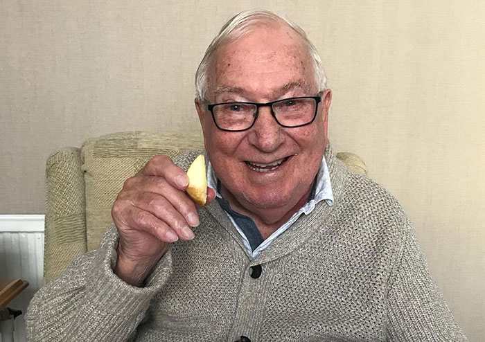 This 86-Year-Old Grandpa Started A Weight Loss Instagram Account And It’s Absolutely Wholesome