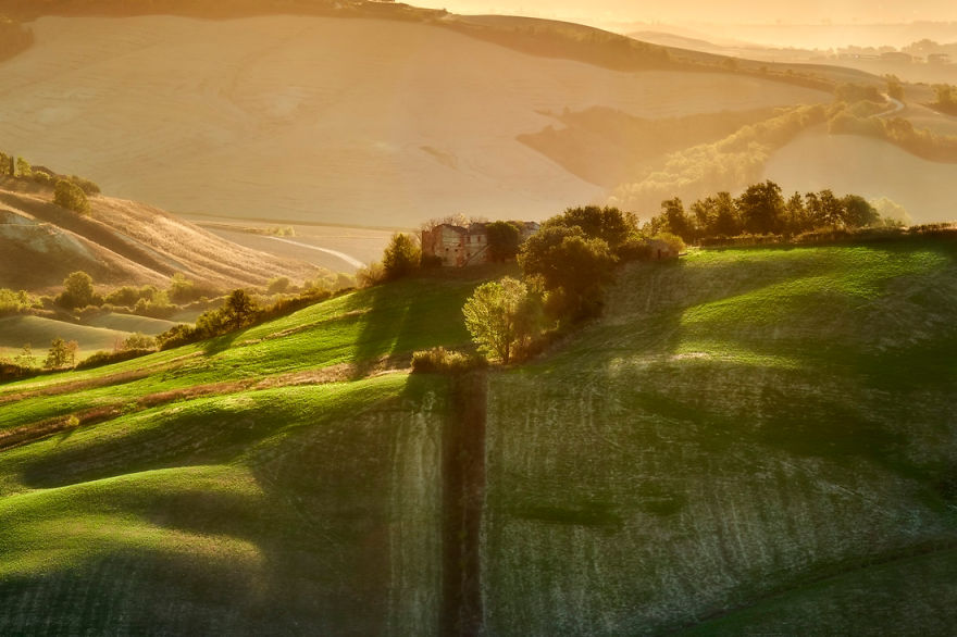 We Travelled 5,000km To Photograph Beautiful Autumn In Tuscany