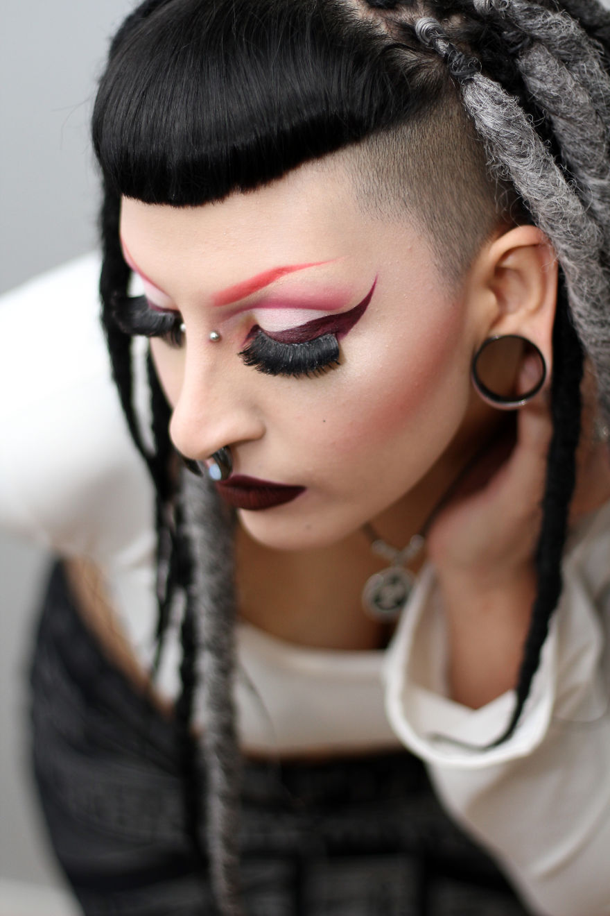 40 Photos Of Passionate New Artists