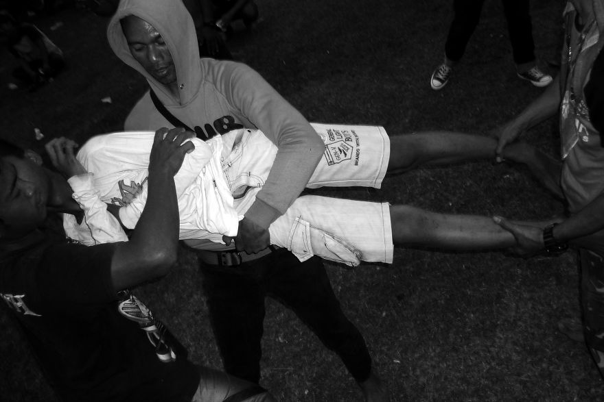 19 Photos Of Teenagers Who Were Possessed While Watching The Ebeg Show, And I Asked Myself, What Was Their Purpose In Being Possessed? 19 Photos Of Teenagers Who Were Possessed While Watching The Ebeg Show, And I Asked Myself, What Was Their Purpose In Being Possessed?