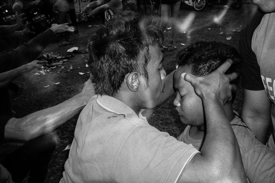 19 Photos Of Teenagers Who Were Possessed While Watching The Ebeg Show, And I Asked Myself, What Was Their Purpose In Being Possessed? 19 Photos Of Teenagers Who Were Possessed While Watching The Ebeg Show, And I Asked Myself, What Was Their Purpose In Being Possessed?