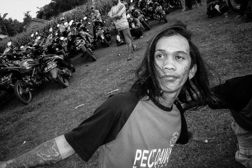 19 Photos Of Teenagers Who Were Possessed While Watching The Ebeg Show, And I Asked Myself, What Was Their Purpose In Being Possessed? 19 Photos Of Teenagers Who Were Possessed While Watching The Ebeg Show, And I Asked Myself, What Was Their Purpose In Being Possessed?