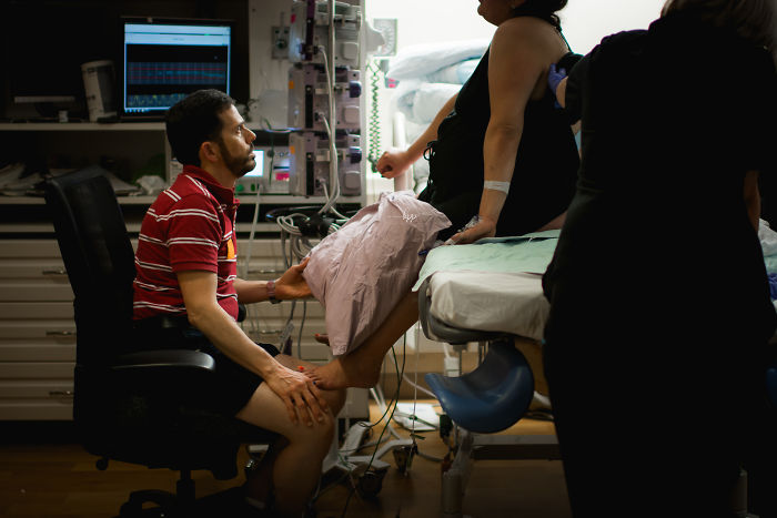 I Captured The Emotions Of Men While They’re Watching Women Give Birth (25 Pics)