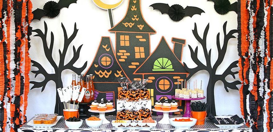 Here's How To Put Together The Most Epic Halloween Party Of All Time