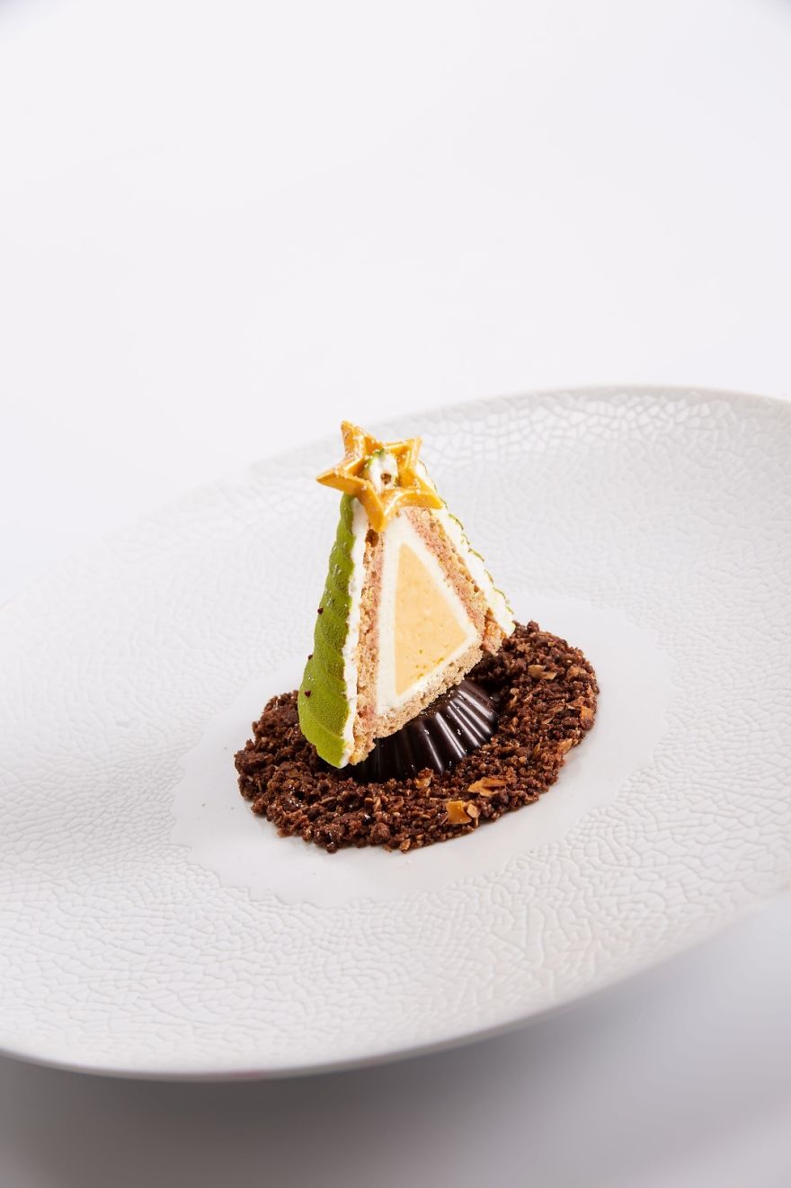 Talented And Creative Dutch Chef Creates The Perfect Christmas Dessert!