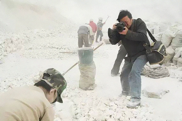 Award-Winning Photojournalist Disappears In China, And Here Are 21 Of His Pics China Don't Want You To See