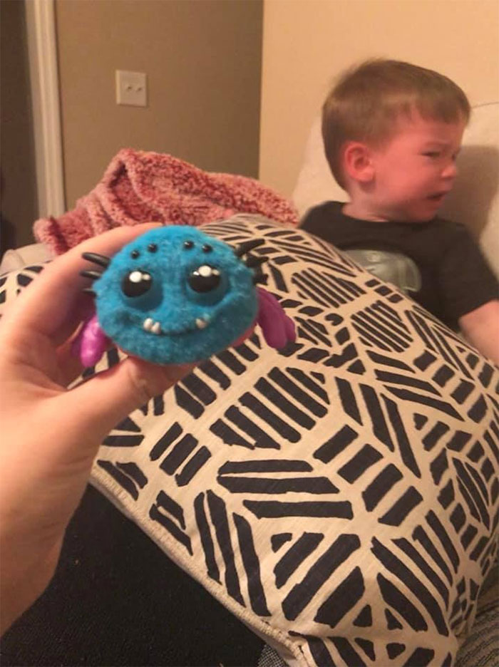 Mom Regrets Buying Her Kid A Scream-Activated Spider Toy From Amazon After Learning How It Works