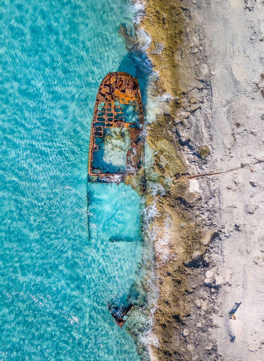 Shipwreck And Photographer, Vivi Molet