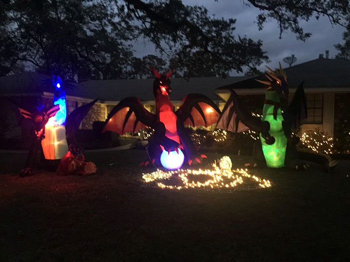 Neighbors Are Saying This Woman's Christmas Dragon Decorations Are Inappropriate, So She 'Fixes' It