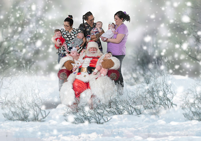 These Photographers Organize Magical Christmas Photoshoots For Children In Hospitals, As For Some It Might Be Their Last