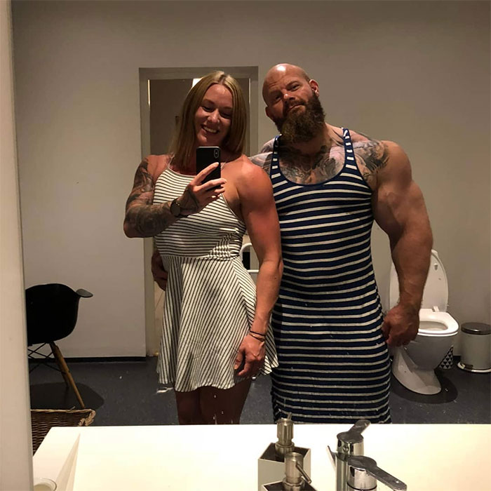 Bodybuilder Finds Out His Pic Is Used In A Meme About Slapping Moms, Responds With His Mom's Pic