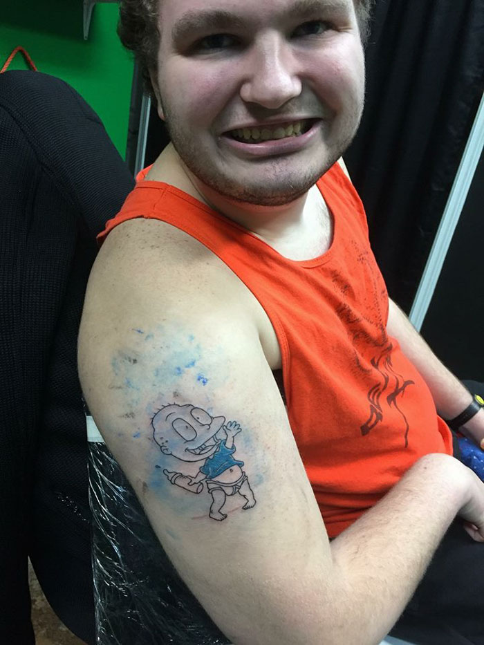 Este hombre autista al fin consiguió el tatuaje de sus sueños después de que se negaran a tatuarle en varias tiendas