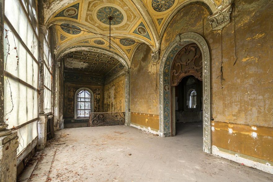 30 Abandoned Places In Italy That Look Truly Beautiful