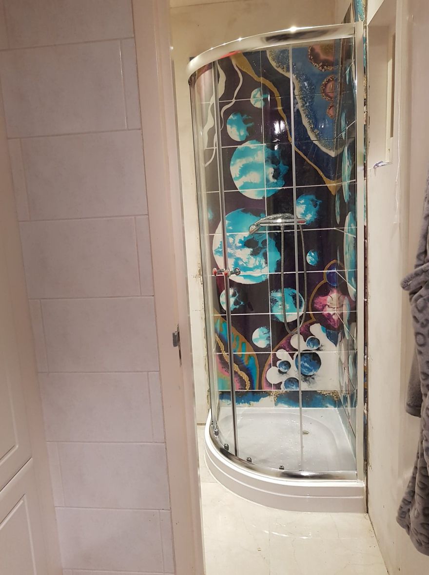 I Created A “Galaxy Shower” By Painting My Plain Bathroom Tiles