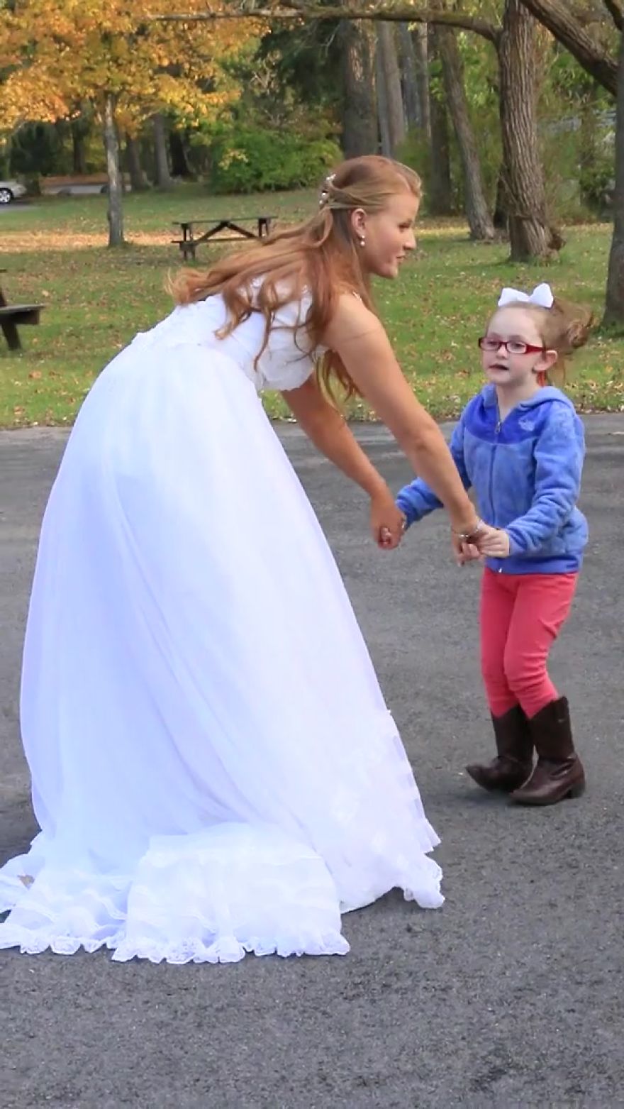 Girl With Autism Confuses Bride With Cinderella And Bride Raises Funds To Take Her To Disney World