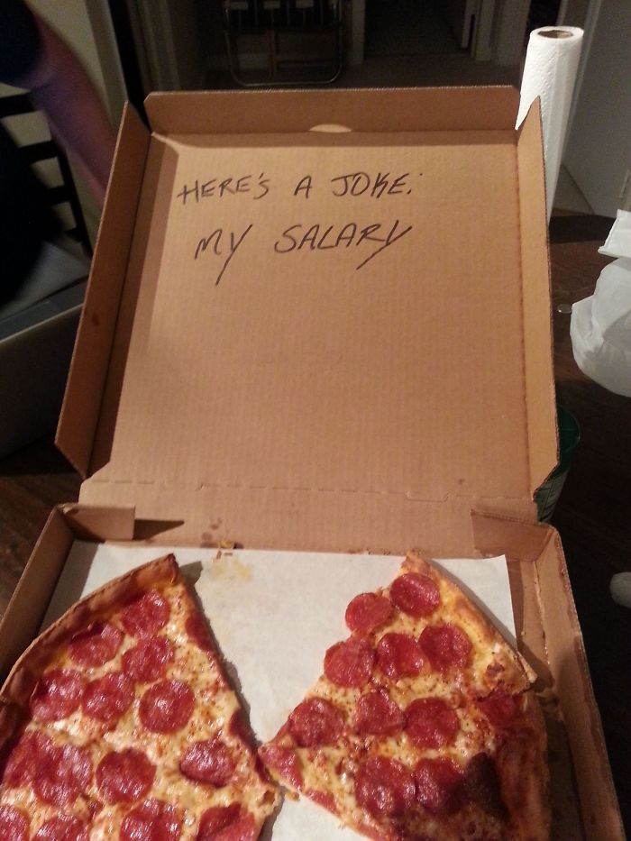 Pedí un chiste en la caja y el pizzero escribió "Mi salario"