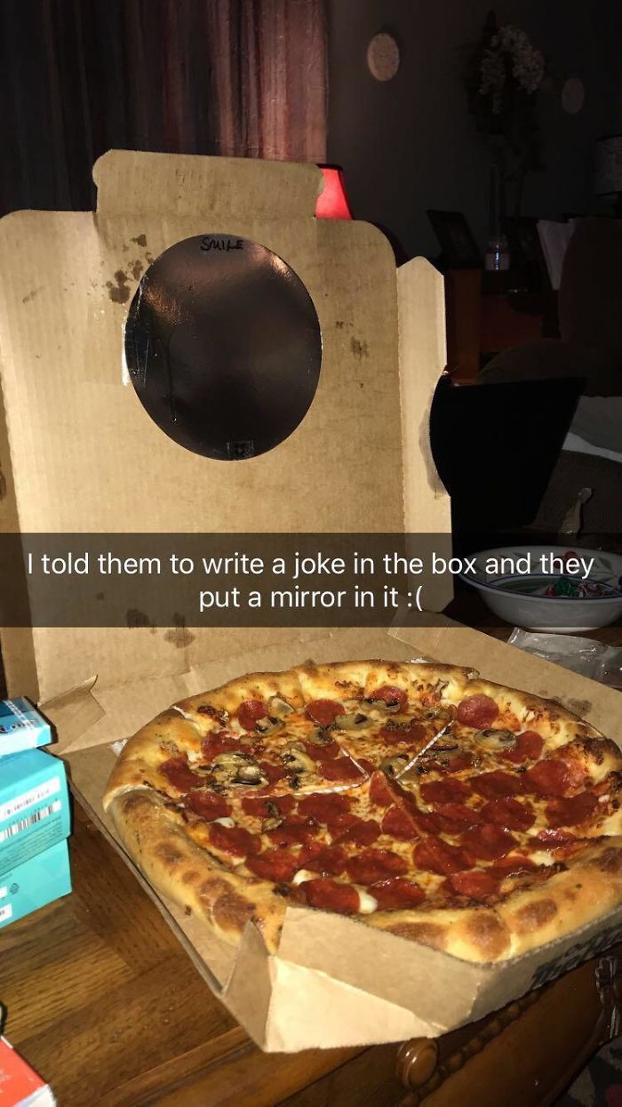 Les pedí que escribieran un chiste en la caja y pusieron un espejo :(