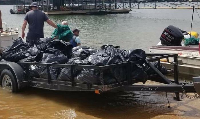 We Detrashed A Lake In Texas! 4,000 Pounds Of Beer Bottles And Beer Cans. With About 30 Scuba Divers And 4 Boats. Did It In About 4 Hours