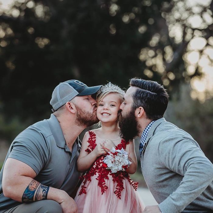 Family Of Daughter And Her Two Dads Have A Cute Photoshoot, But They're Not A Same-Sex Couple