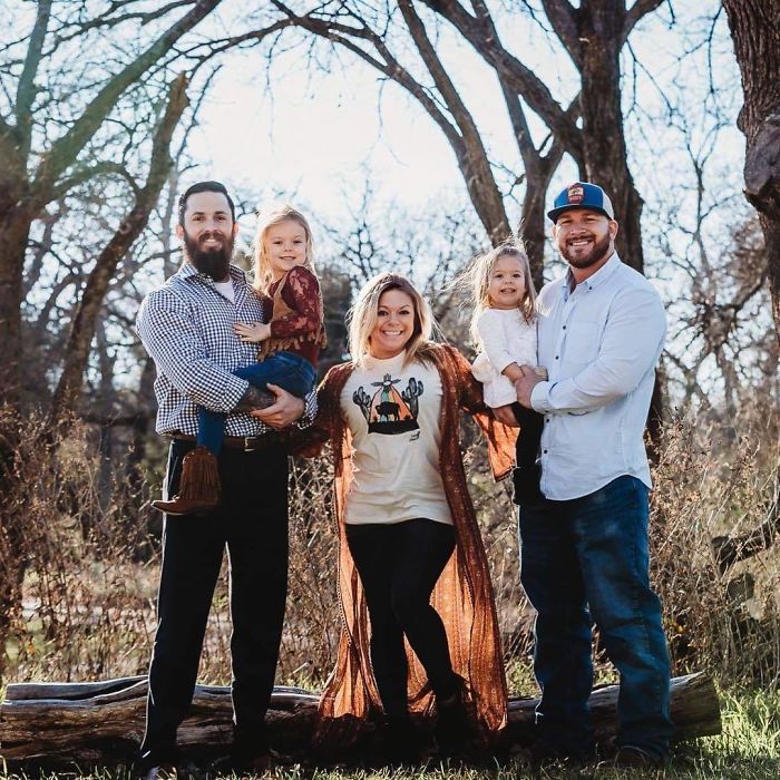Family Of Daughter And Her Two Dads Have A Cute Photoshoot, But They're Not A Same-Sex Couple