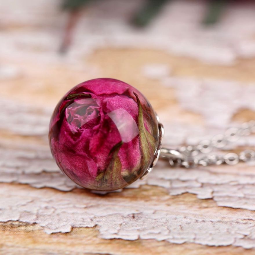 Enchanting Necklaces Preserve Whole Flowers In The Flowerbud Resin Sphere Pendant Pendants