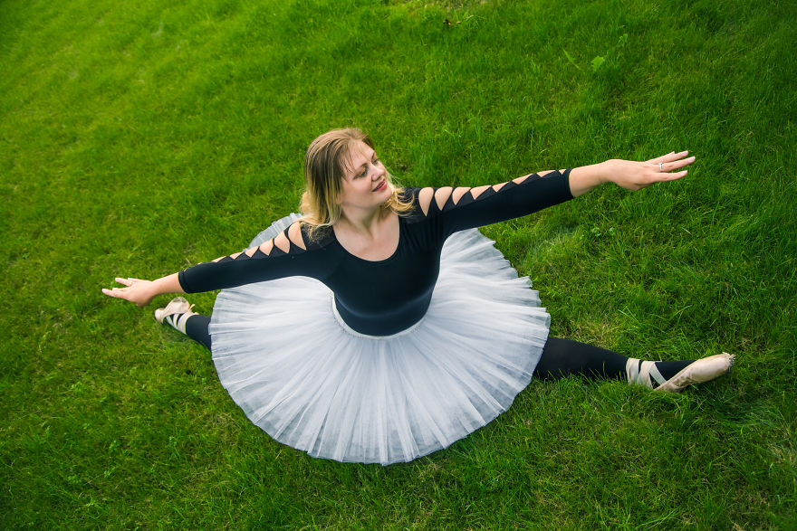 Dancer In The City – Woman Loses Half Of Her Weight And Starts To Dance Ballet.