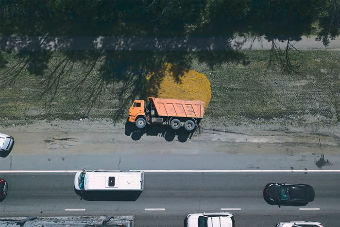 Camión volcado en Rusia, por Drone Nest