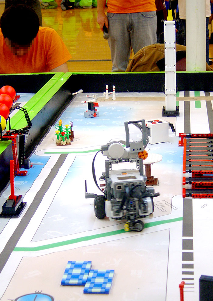 The Way This Dad Mocked His Son For Winning At LEGO Robotics Tournament Infuriated People So Much They Destroy Him